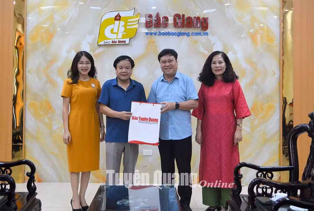 bao tuyen quang hoc tap chia se kinh nghiem ve chuyen doi so san xuat tac pham bao chi chat luong hinh 2