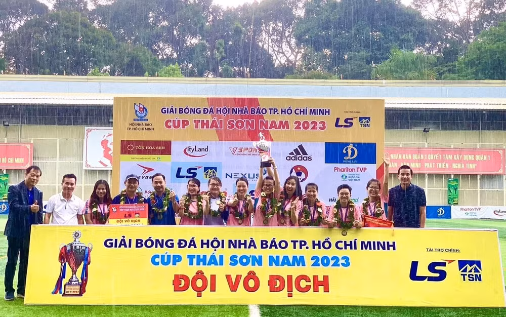 dai truyen hinh tp hcm vo dich giai bong da hoi nha bao tp hcm hinh 2