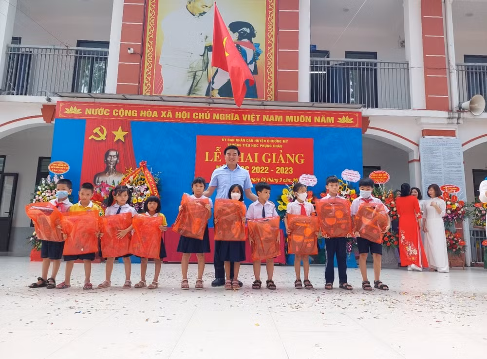 truong tieu hoc phung chau khong ngung no luc nang cao chat luong doi moi cong tac day va hoc hinh 4