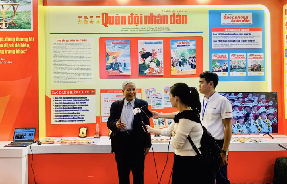 khi cac nha bao tre xung kich trong chuyen doi so hinh 1