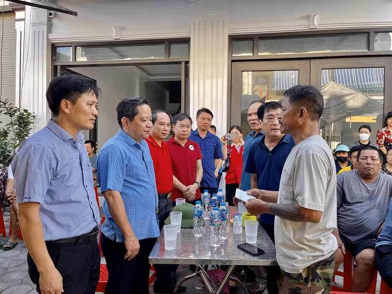 tham hoi dong vien gia dinh co nguoi bi thiet mang do hoa hoan o tp sam son hinh 1