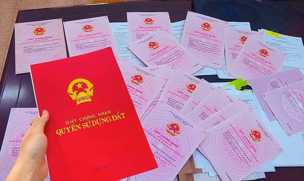 bat can bo van phong dang ky dat dai o ha noi voi tien nguoi dan lam so do hinh 1