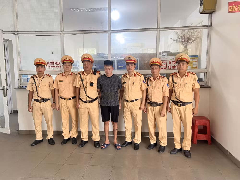 canh sat giao thong chan bat doi tuong giet nguoi nguy hiem hinh 1