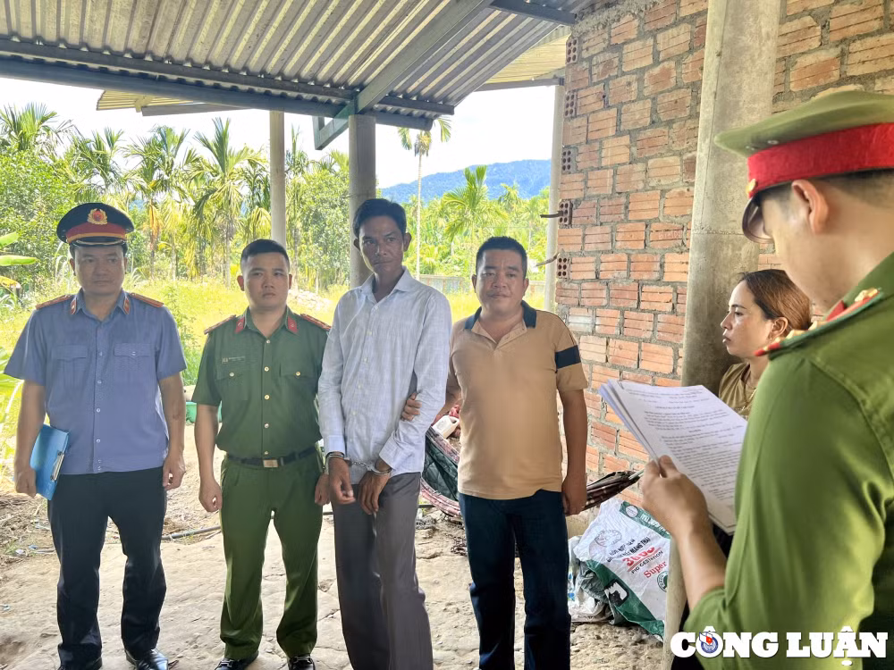 thua thien hue bat 2 doi tuong khai thac vang trai phep hinh 4