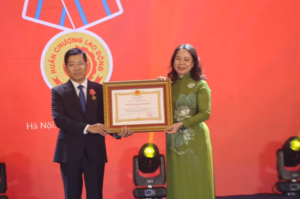 cuc bao chi ky niem 20 nam thanh lap va don nhan huan chuong lao dong hang nhi hinh 2