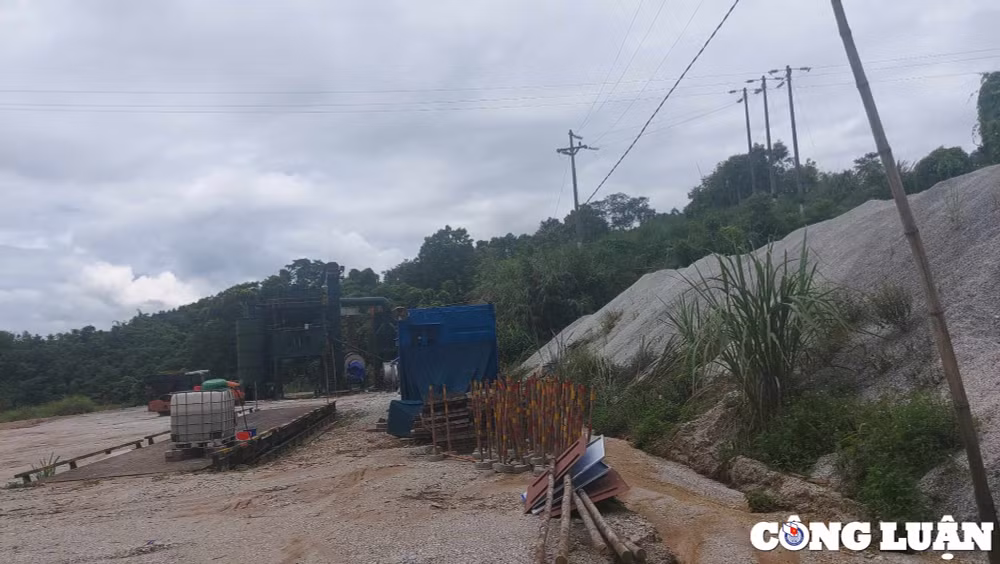 bac kan ngang nhien lap dat tram tron be tong asphalt trai phep de thi cong du an giao thong hinh 2