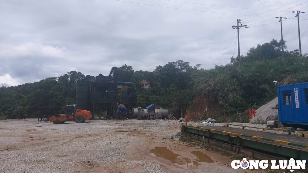 bac kan ngang nhien lap dat tram tron be tong asphalt trai phep de thi cong du an giao thong hinh 1