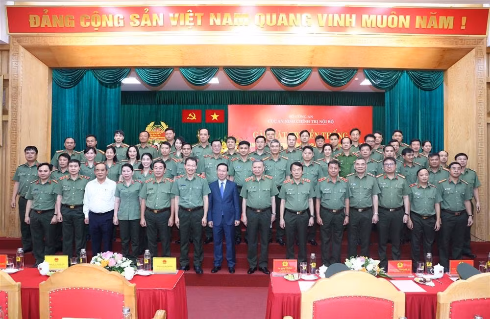 bao ve chinh tri noi bo gan chat voi cong tac xay dung chinh don dang va he thong chinh tri hinh 2