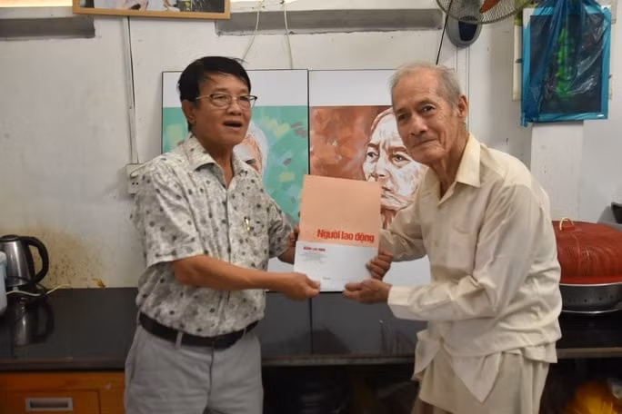 trao qua cho nhan vat trong tac pham vo chong u90 nau com chay mien phi hinh 1