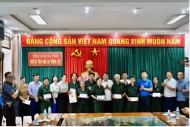 ve mien trung dang huong tai cac nghia trang liet si hinh 2
