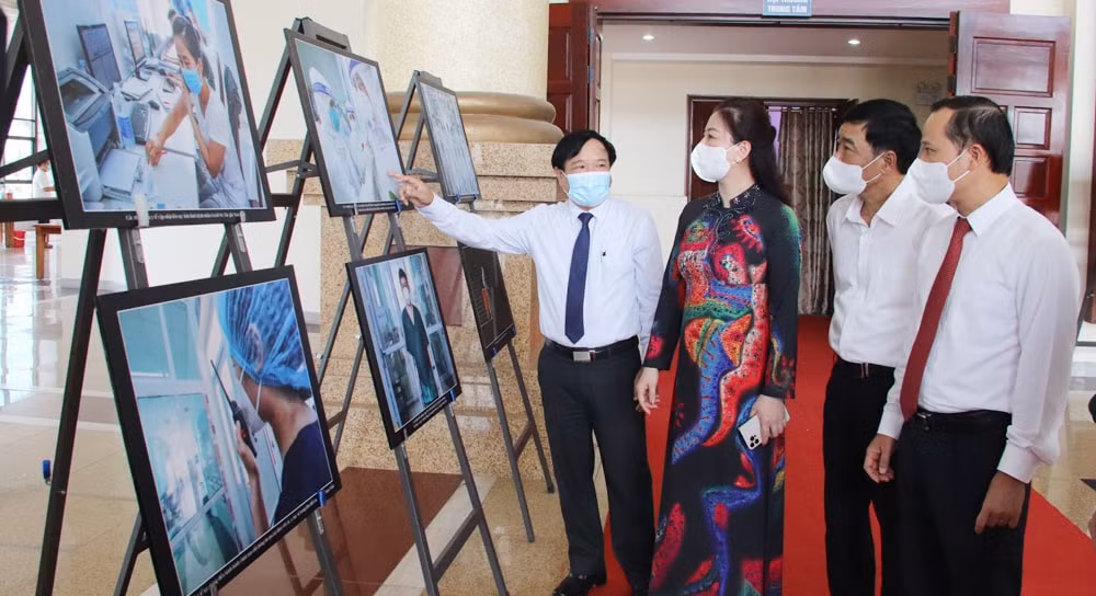 bac giang ton vinh nhung nha bao tren tuyen dau chong dich covid 19 hinh 2
