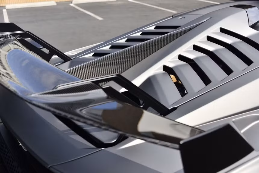 sieu xe lamborghini huracan sto duoc rao ban voi gia hon nua trieu usd hinh 9