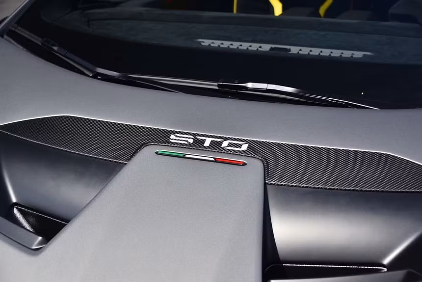 sieu xe lamborghini huracan sto duoc rao ban voi gia hon nua trieu usd hinh 2