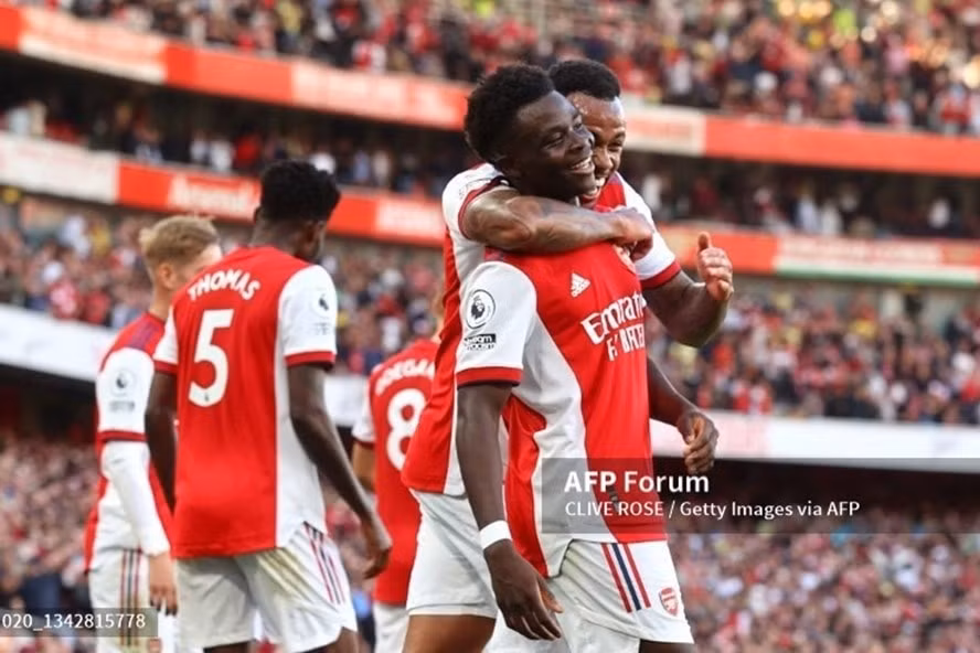 aubameyang ghi ban arsenal de dang thang 3 1 tottenham hinh 1