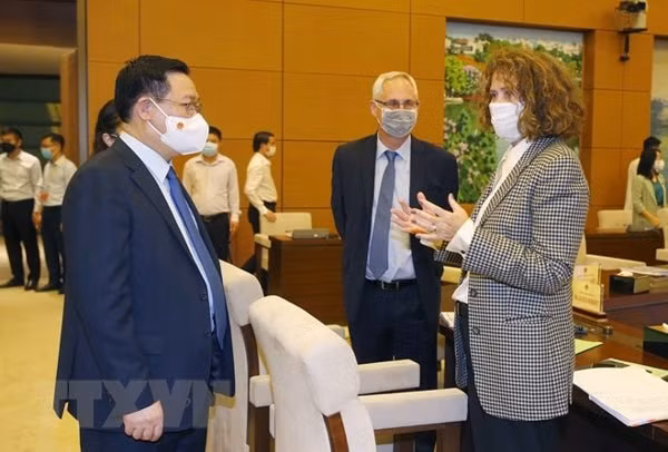wb viet nam can huong sang chinh sach tai khoa nhieu hon hinh 1