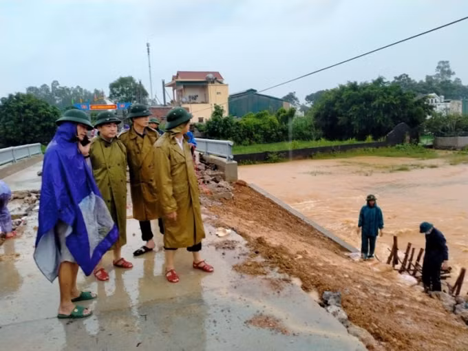 mua lon gay ngap sau nguoi dan chay lu hinh 6