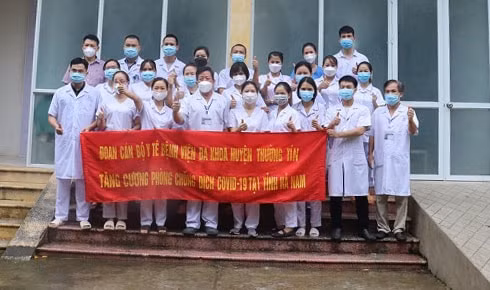 ha noi hon 300 can bo y te ho tro ha nam chong dich covid 19 hinh 1
