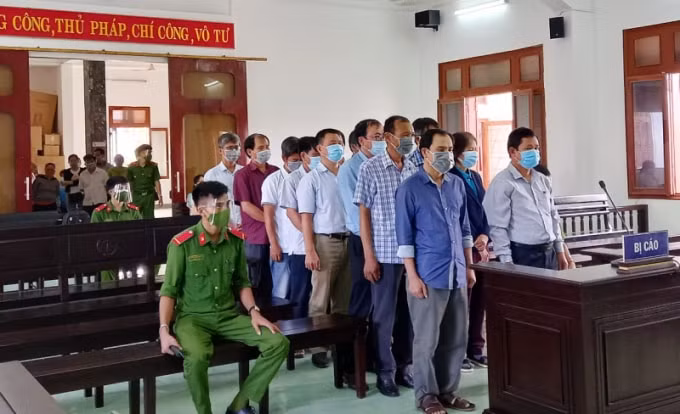 vu lo de thi cong chuc cuu pho giam doc so noi vu bi tuyen an 2 nam tu hinh 1