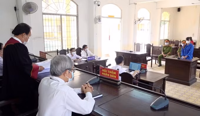 10 nam tu cho my nhan 9x lap khong ho so chiem doat tien cua cong ty hinh 1