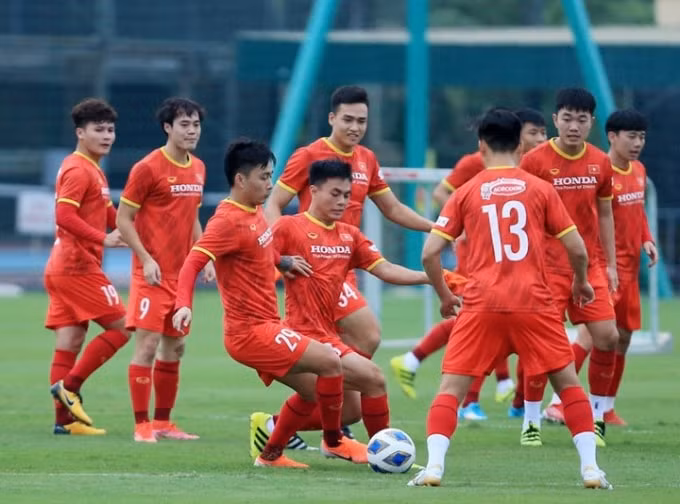 chinh thuc chot gio thi dau cua tuyen viet nam o hai tran gap trung quoc va oman hinh 1