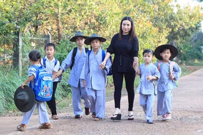 ca si phi nhung va nhung bien co doi tu tham dam nuoc mat hinh 3