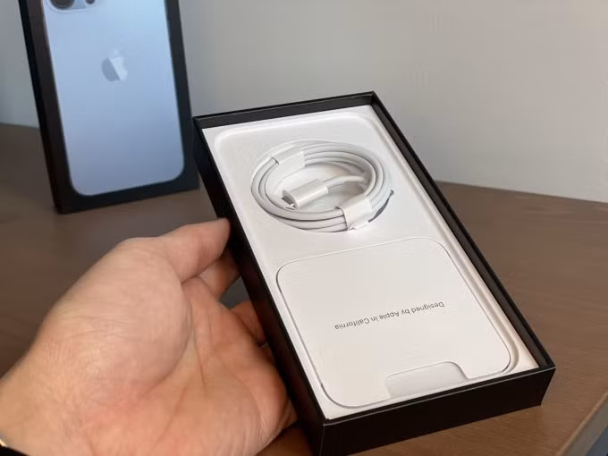 boc tem iphone 13 pro max mo ban som nhat tren the gioi hinh 3