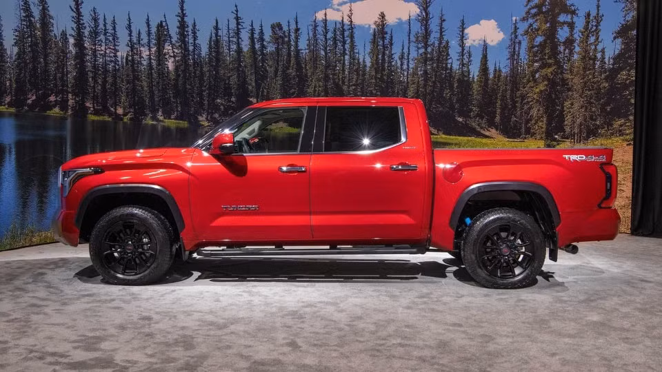 toyota tundra 2022 ra mat voi 6 bien the canh tranh voi ford f 150 hinh 3