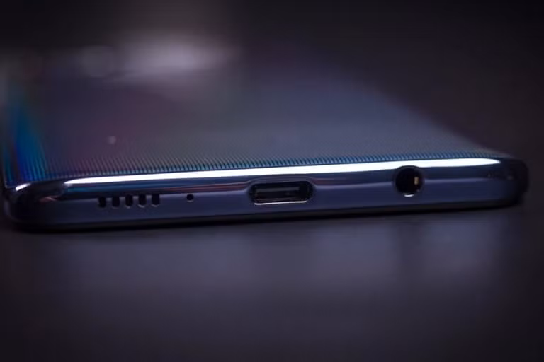 nhieu dien thoai galaxy dong a va m gap loi bi treo va tu khoi dong lai hinh 1