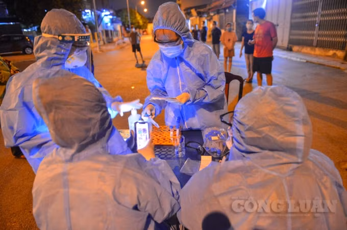 ha noi tiep tuc xuat hien f0 lay mau xet nghiem ngay trong dem cho khoang 5000 nguoi dan hinh 7