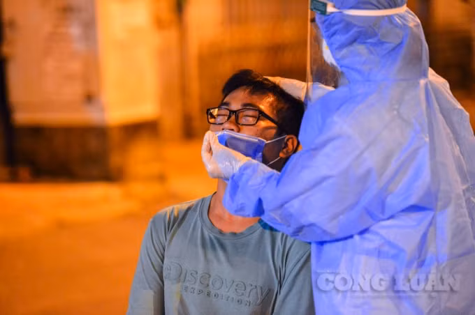 ha noi tiep tuc xuat hien f0 lay mau xet nghiem ngay trong dem cho khoang 5000 nguoi dan hinh 3