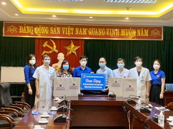 trao qua trung thu cho con cua y bac sy chong dich tai phia nam hinh 1