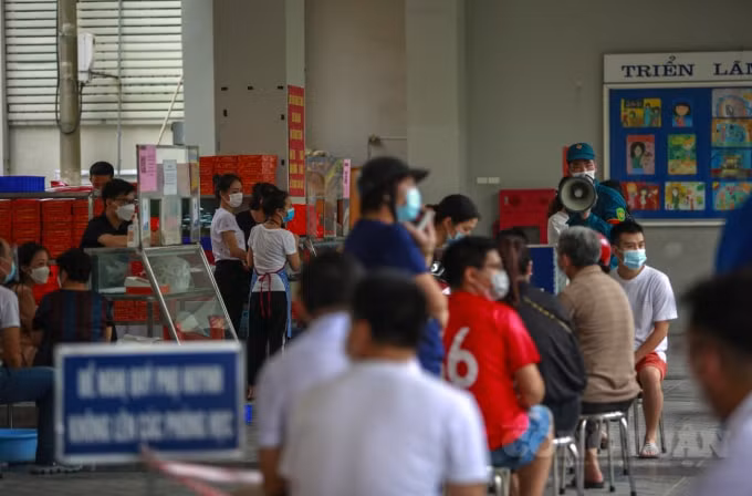 banh trung thu noi xep hang dai noi vang ve khong ai den mua hinh 10