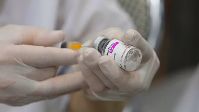bo y te dong y rut ngan khoang cach tiem giua 2 mui tiem astrazeneca hinh 1