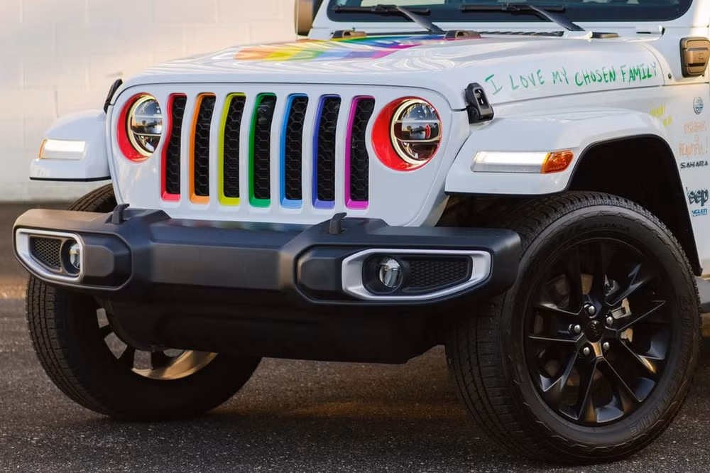 jeep wrangler co them phien ban mau dac biet theo chu de lgbtq hinh 2