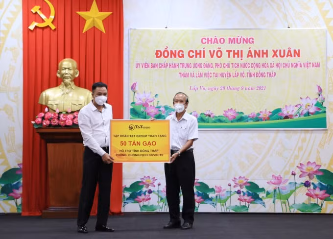 tt group trao tang 140000 bo kit test nhanh covid 19 va 150 tan gao ho tro mot so tinh phia nam chong dich hinh 2