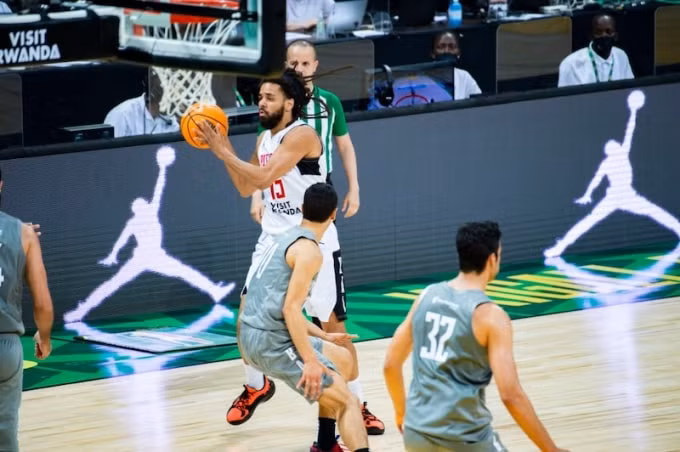 rapper j cole tham gia huan luyen tai orlando magic quyet bien giac mo nba tro thanh su that hinh 1
