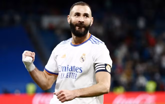 karim benzema xo do ky luc cua dong doi cu cristiano ronaldo hinh 1