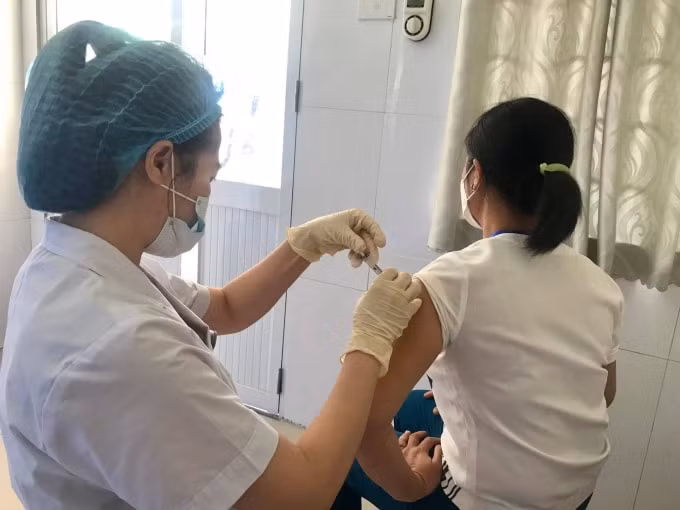 cuoi thang 11 se xin cap phep khan cap doi voi vac xin arct 154 hinh 1