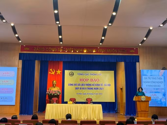 gdp viet nam quy iii 2021 giam ky luc am 617 hinh 1