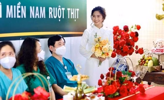 xuc dong dam cuoi online cua nu dieu duong tai bv da chien tphcm va chu re o ha noi hinh 1