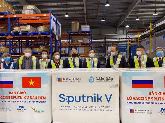 viet nam tiep nhan lo vac xin sputnik v dau tien sau chuyen tham lb nga cua bo truong ngoai giao bui thanh son hinh 3