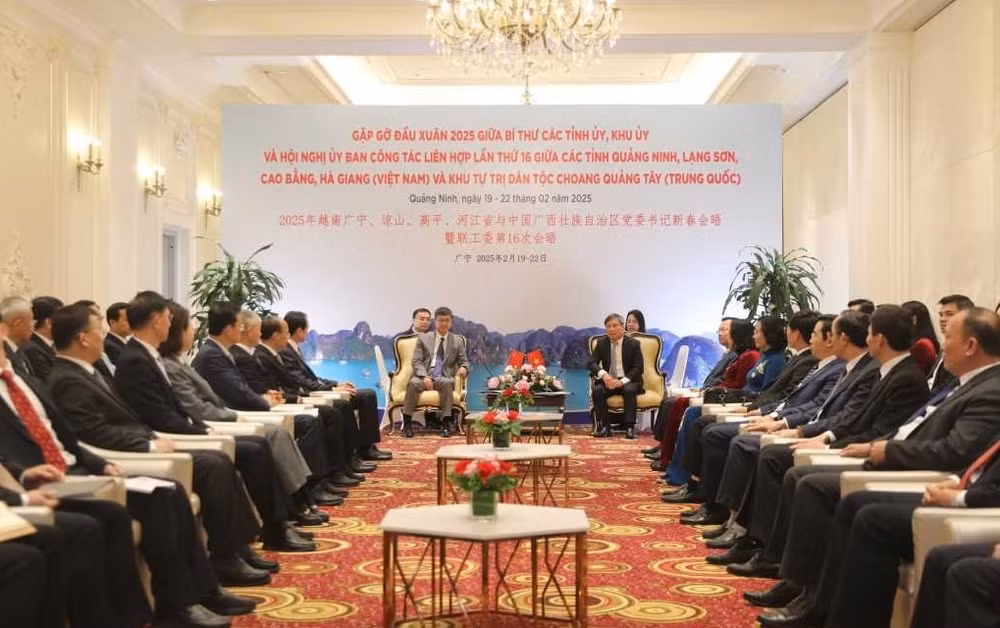 bi thu tinh uy quang ninh hoi kien bi thu khu uy khu tu tri dan toc choang quang tay hinh 1