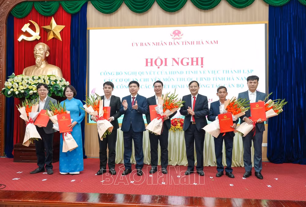 ha nam trao quyet dinh bo nhiem can bo doi voi 5 so moi hinh 1