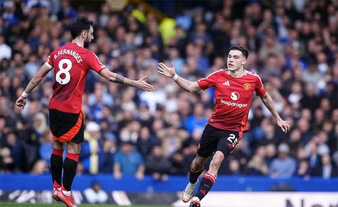 aston villa loi nguoc dong an tuong truoc chelsea mu thoat thua nho bong chet hinh 2