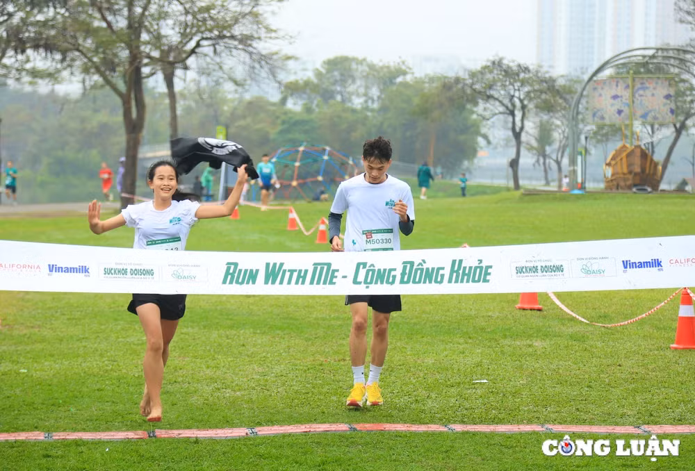 tung bung giai chay run with me cong dong khoe hinh 15