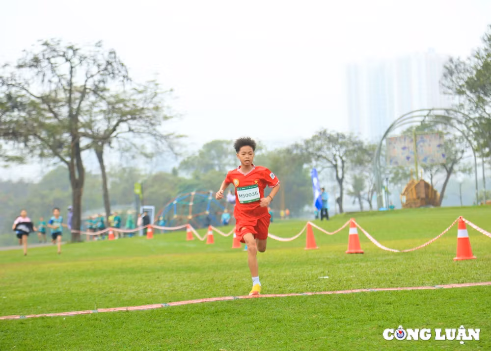 tung bung giai chay run with me cong dong khoe hinh 12