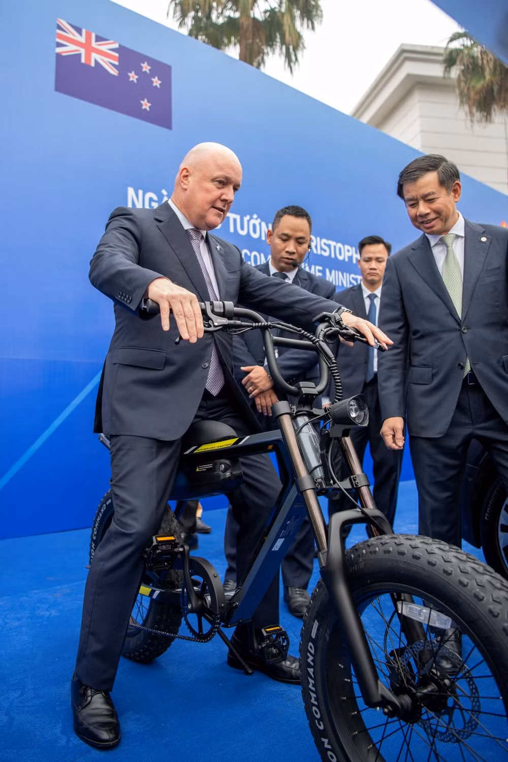 thu tuong new zealand an tuong voi dan xe dien vinfast hinh 4