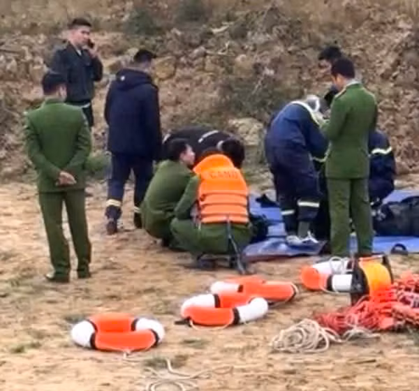 thanh hoa khan truong tim kiem 2 hoc sinh lop 6 duoi nuoc hinh 1