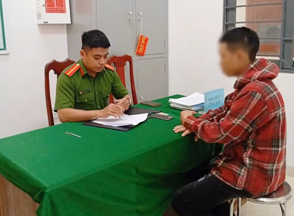 su dung hieu ung lam bam mat roi dang len tiktok mot thanh nien o quang nam bi xu phat hinh 1