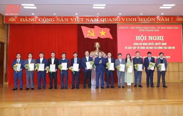 thanh hoa cong bo quyet dinh bo nhiem nhieu giam doc so hinh 2